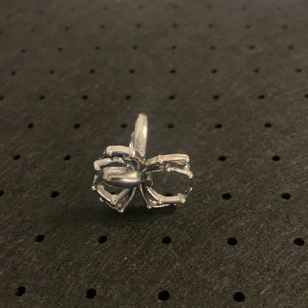 Small spider ring. - Picture 3 of 3